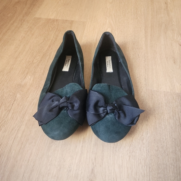 Simply Vera Vera Wang green flats with black bow size 8.5 women's - Picture 2 of 3